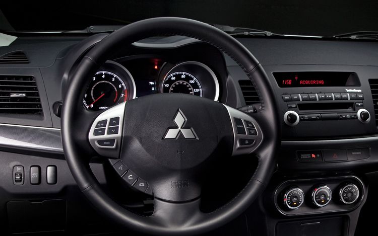 2010_mitsubishi_lancer_GTS_steering_wheel.jpg