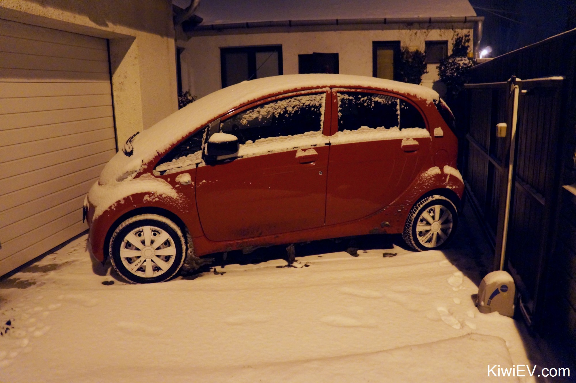 Kiwi-EV-electric-car-in-winter-snow.jpg
